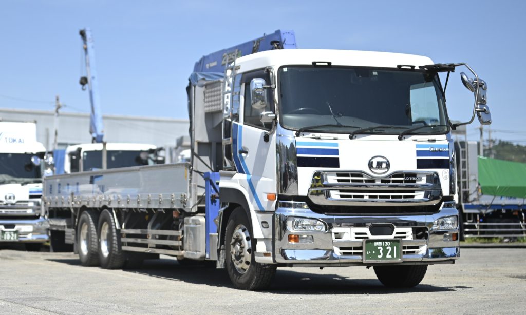 大型ウイング車